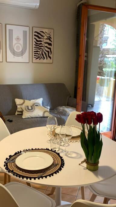 Nest House - Esclusivo Appartamento Marina Di Olbia- Mater Olbia - Beaches - Close To The Airport - Private Parking- Full Comforts - Eksteriør bilde