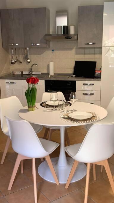 Nest House - Esclusivo Appartamento Marina Di Olbia- Mater Olbia - Beaches - Close To The Airport - Private Parking- Full Comforts - Eksteriør bilde